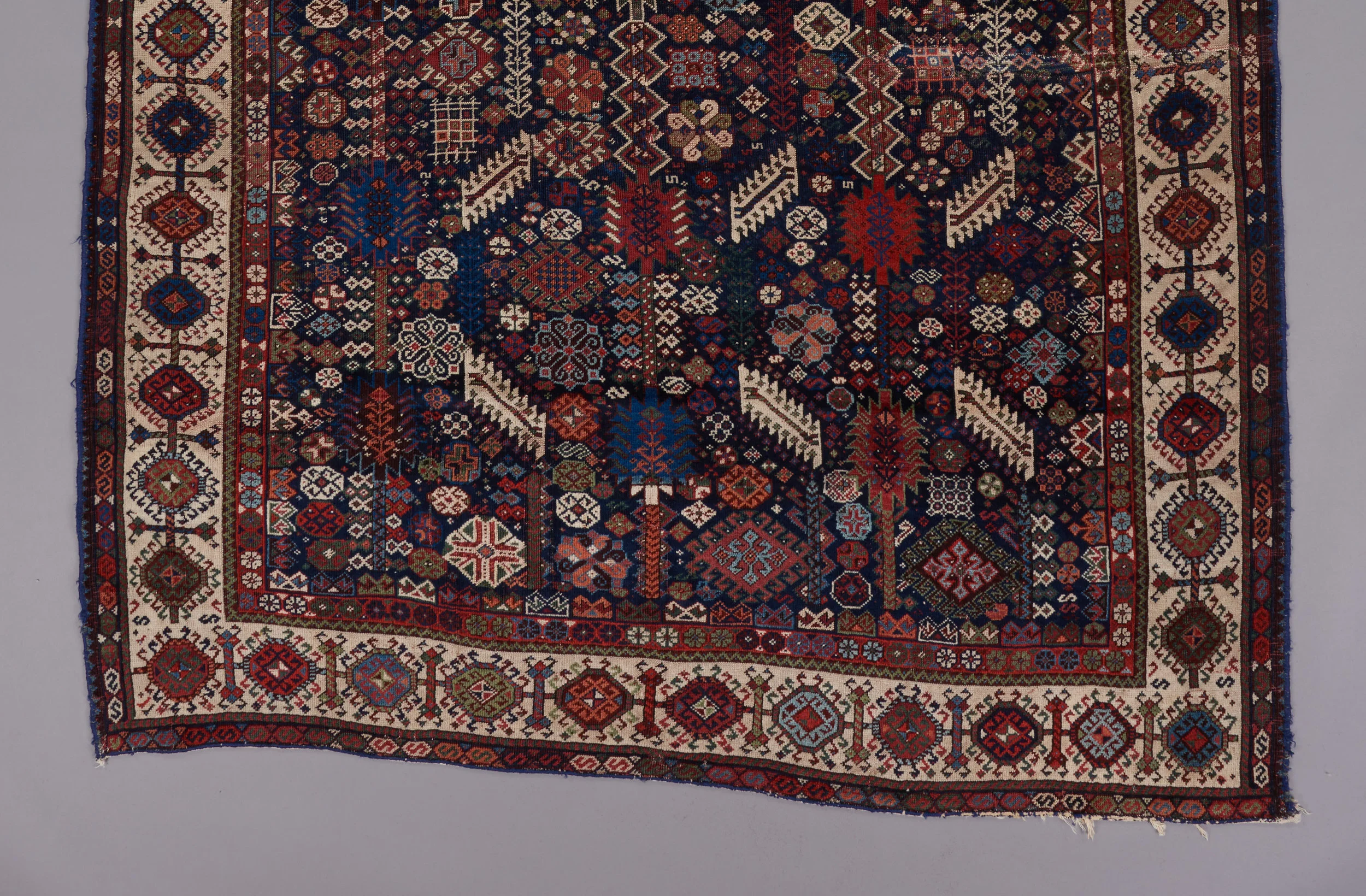 Qashqai Shekarlu rug — b bolour